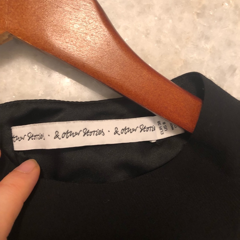 & Other Stories Black Top Sizes 6 & 8 - Picture 4 of 8